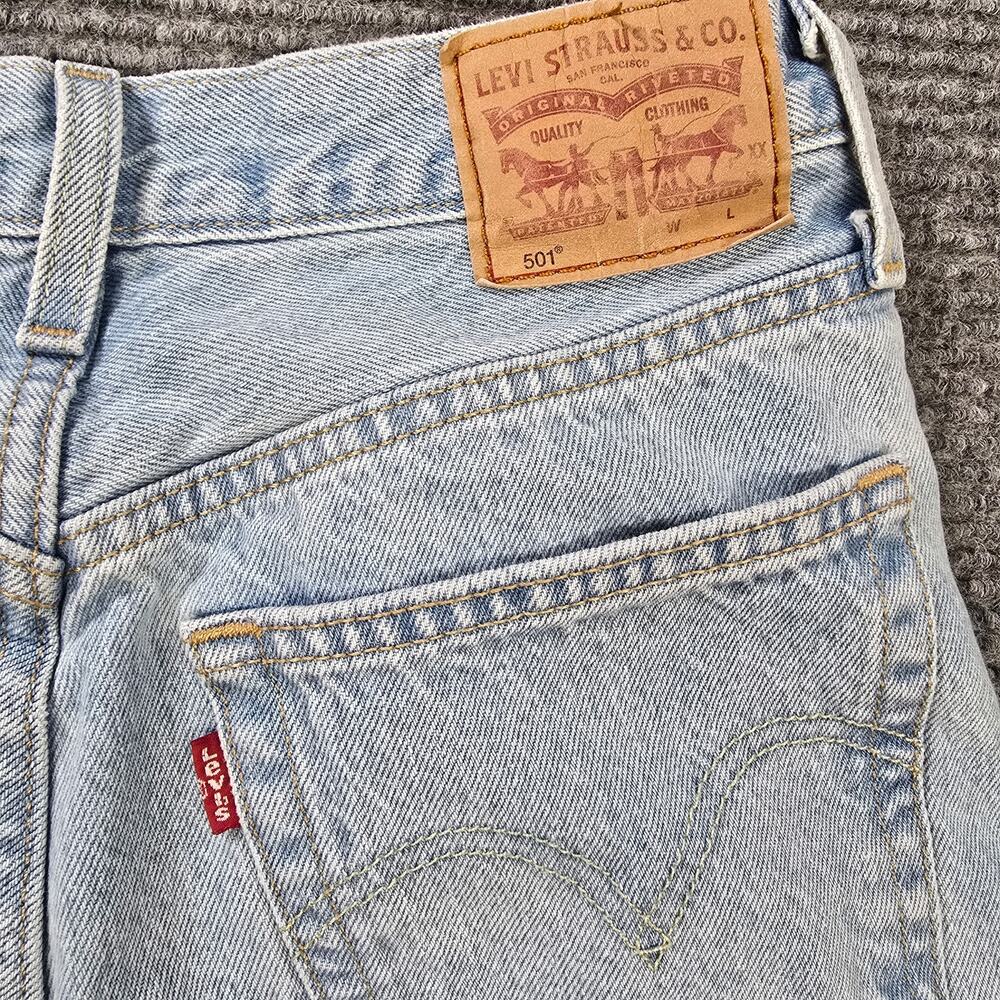 Levi's 501 Jeans Womens 26x30 Light Wash Distressed Straight Leg - Picture 6 of 9